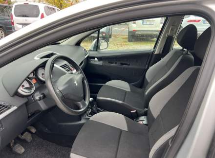 Peugeot - 207