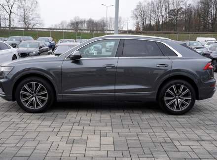 Audi - Q8
