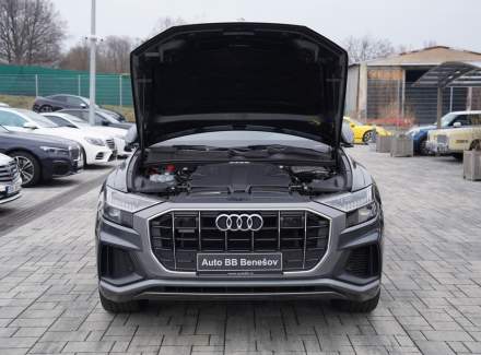 Audi - Q8