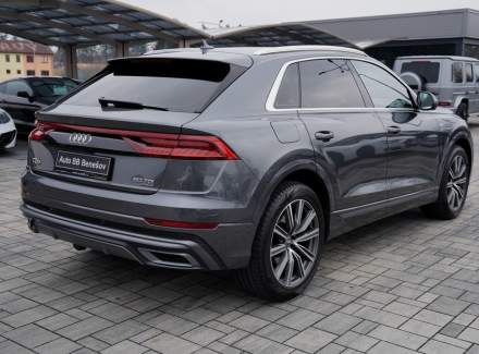 Audi - Q8