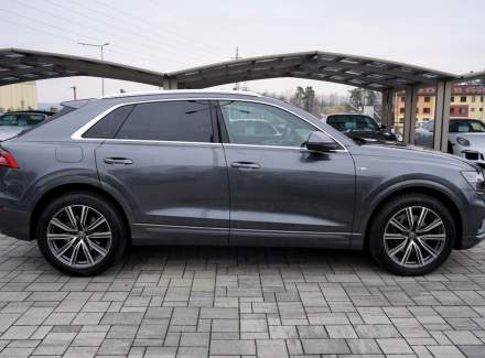 Audi - Q8