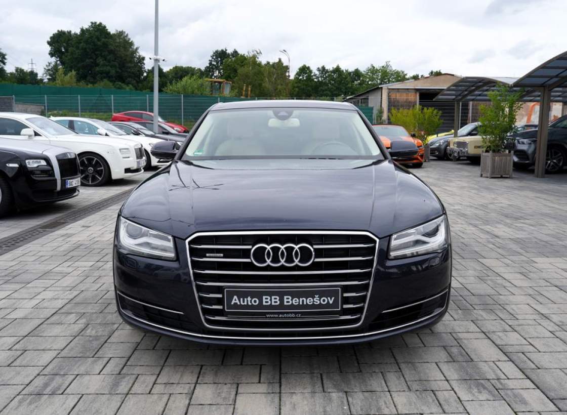 Audi - A8