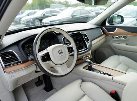 Volvo - XC90