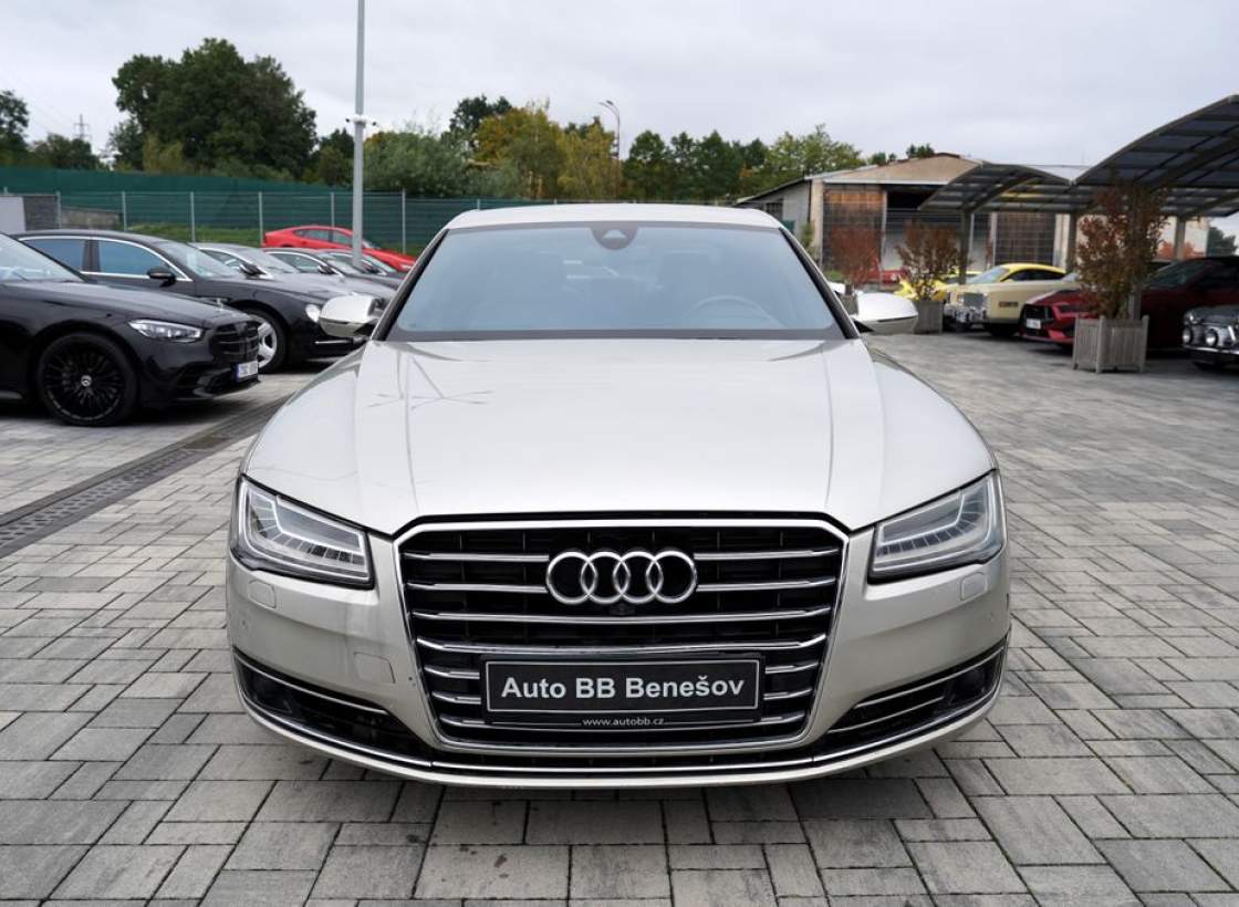 Audi - A8