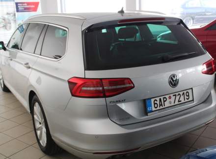 Volkswagen - Passat