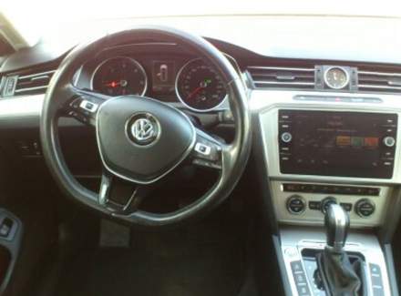 Volkswagen - Passat