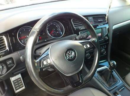 Volkswagen - Golf
