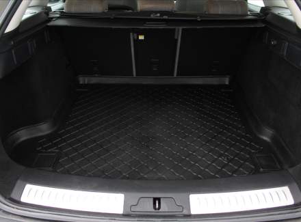 Land Rover - Range Rover Velar