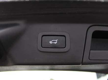 Land Rover - Range Rover Velar