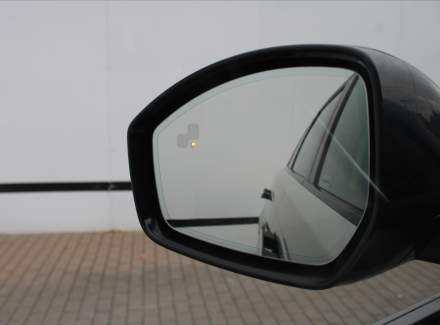 Land Rover - Range Rover Velar