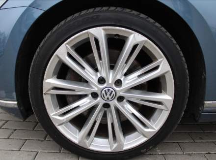 Volkswagen - Passat