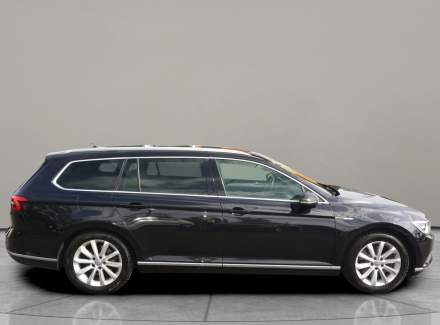 Volkswagen - Passat