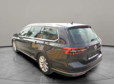 Volkswagen - Passat