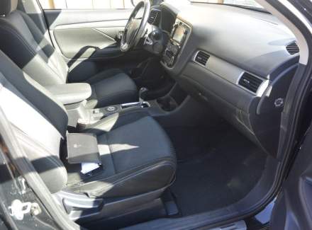 Mitsubishi - Outlander