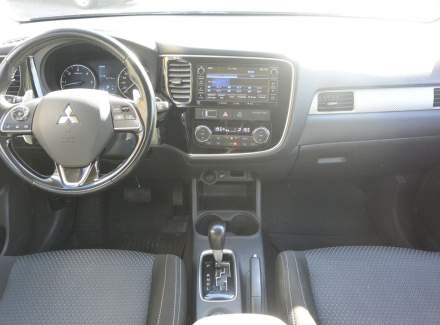 Mitsubishi - Outlander