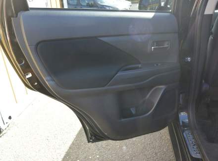 Mitsubishi - Outlander