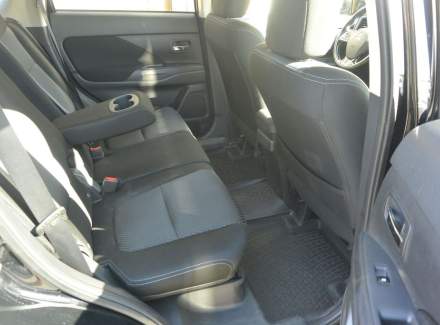 Mitsubishi - Outlander