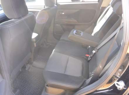 Mitsubishi - Outlander