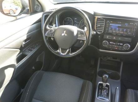 Mitsubishi - Outlander