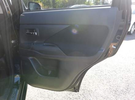 Mitsubishi - Outlander