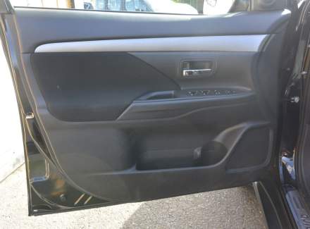 Mitsubishi - Outlander