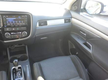 Mitsubishi - Outlander