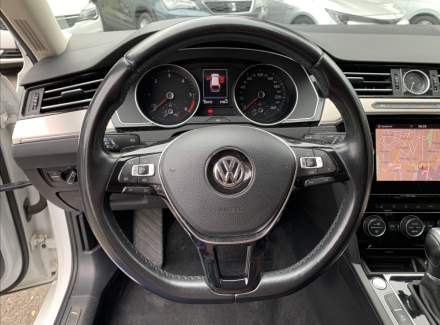 Volkswagen - Passat