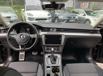 Volkswagen - Passat