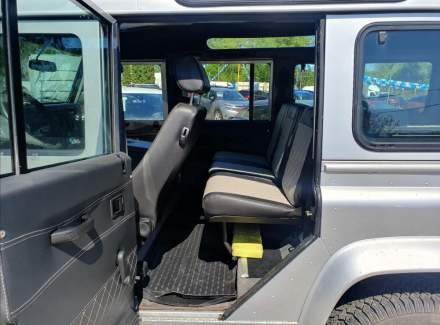 Land Rover - Defender