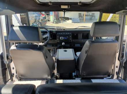 Land Rover - Defender