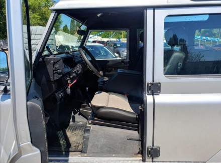 Land Rover - Defender