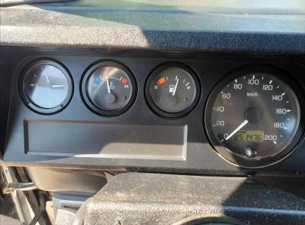 Land Rover - Defender