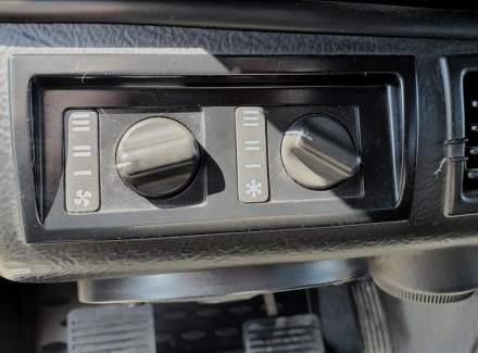 Land Rover - Defender