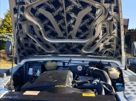 Land Rover - Defender