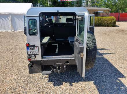 Land Rover - Defender