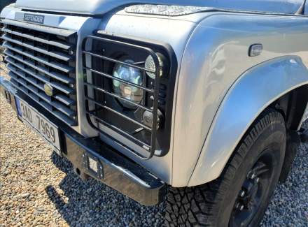 Land Rover - Defender