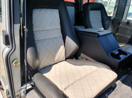 Land Rover - Defender