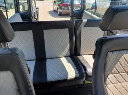 Land Rover - Defender