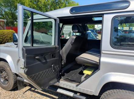 Land Rover - Defender