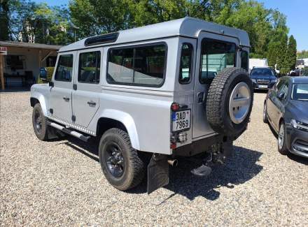 Land Rover - Defender
