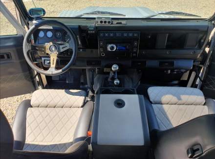 Land Rover - Defender