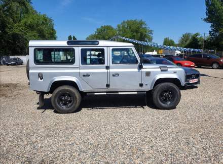Land Rover - Defender