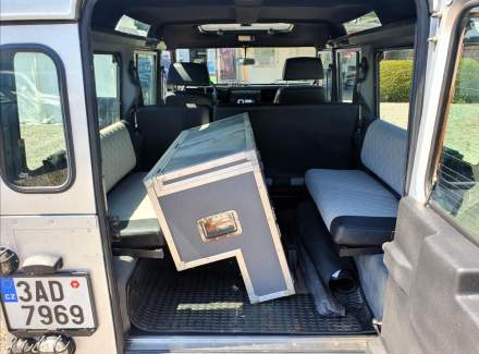 Land Rover - Defender