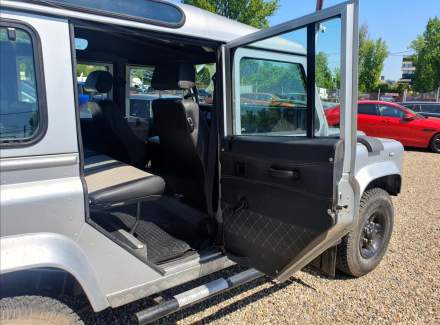 Land Rover - Defender