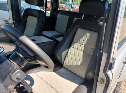 Land Rover - Defender