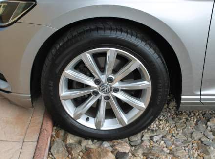 Volkswagen - Passat