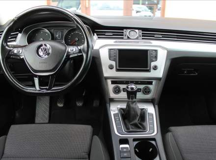 Volkswagen - Passat