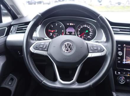 Volkswagen - Passat