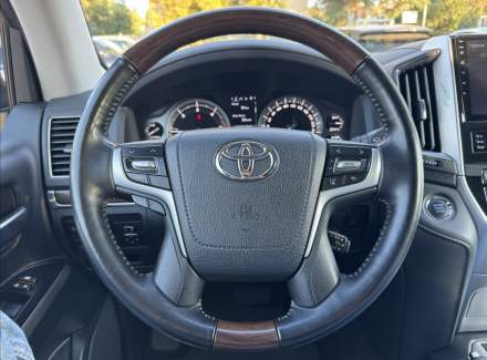 Toyota - Land Cruiser