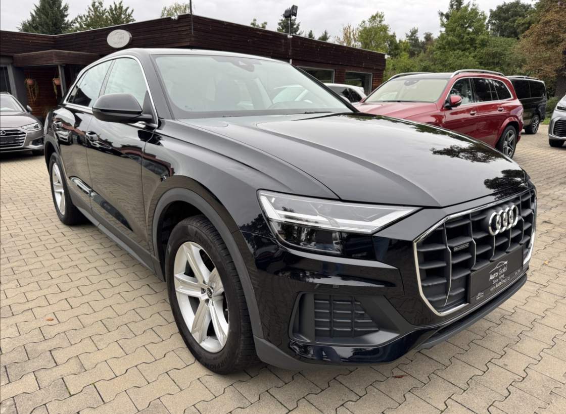 Audi - Q8